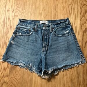 Abercrombie & Fitch Mid Rise Boyfriend Short Curve Love 26/2